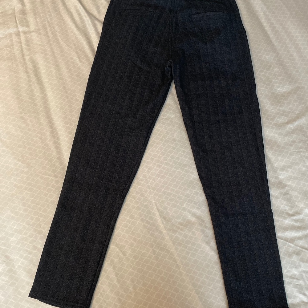 NTW “Style” Leggings, Gray&Black Plaid-like Pattern w/ Pockets (Office Casual)